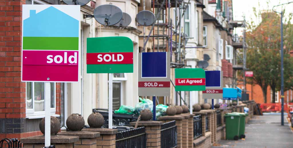 December dip makes small dent in rising house prices - https://roomslocal.co.uk/blog/december-dip-makes-small-dent-in-rising-house-prices #makes #small #dent #rising #house