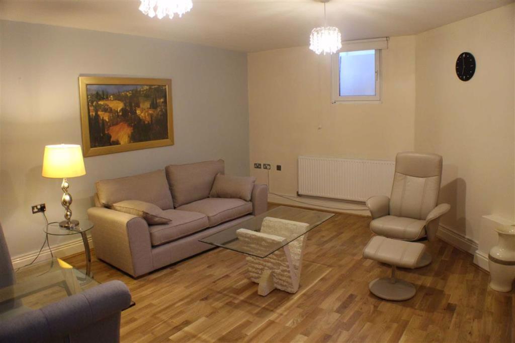 furnished 1  bedroom flat to rent, aLL bills included RoomsLocal image