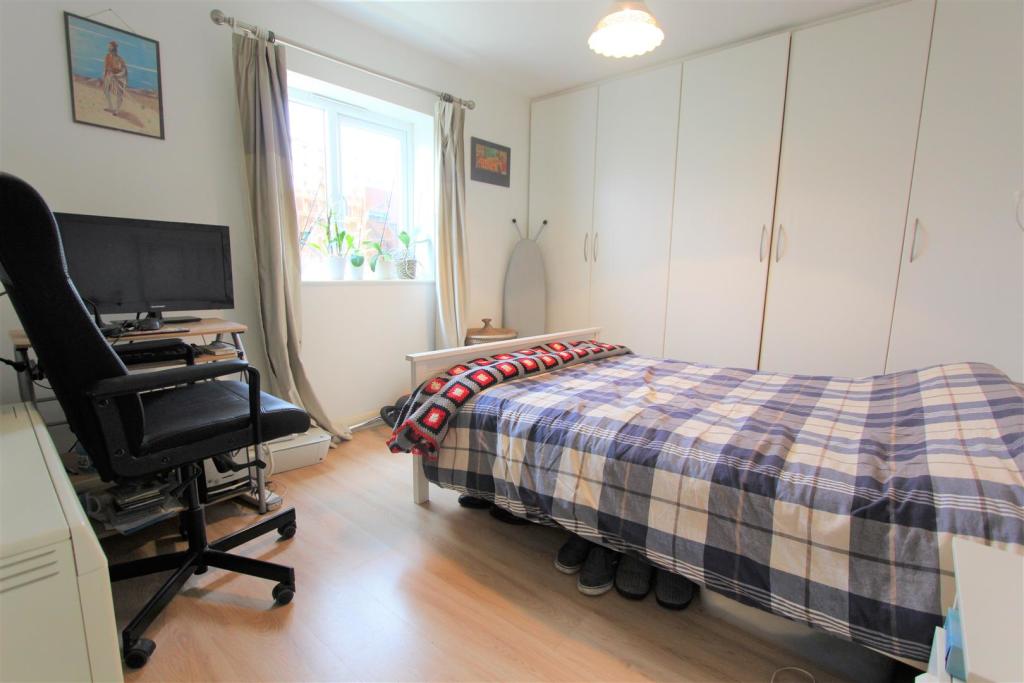 Glorious 1 bedroom flat to rent RoomsLocal image