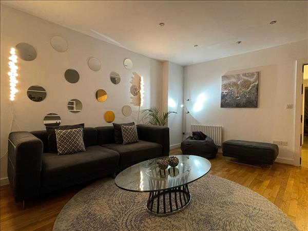 furnished studio apartment in NW1 RoomsLocal image
