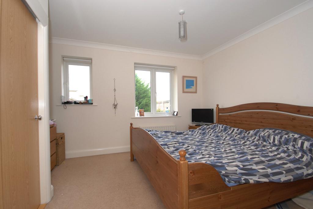 Large 1 bedroom flat to rent RoomsLocal image