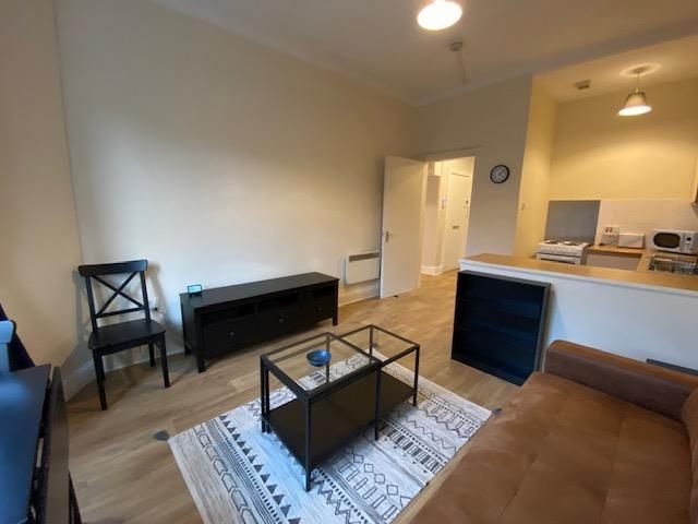 awesome one bedroom flat RoomsLocal image