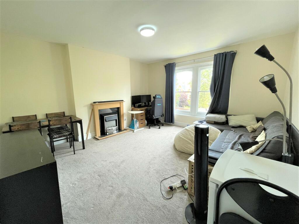 WELL PRESENTED BEDROOM FLAT IN BEDFORD RoomsLocal image