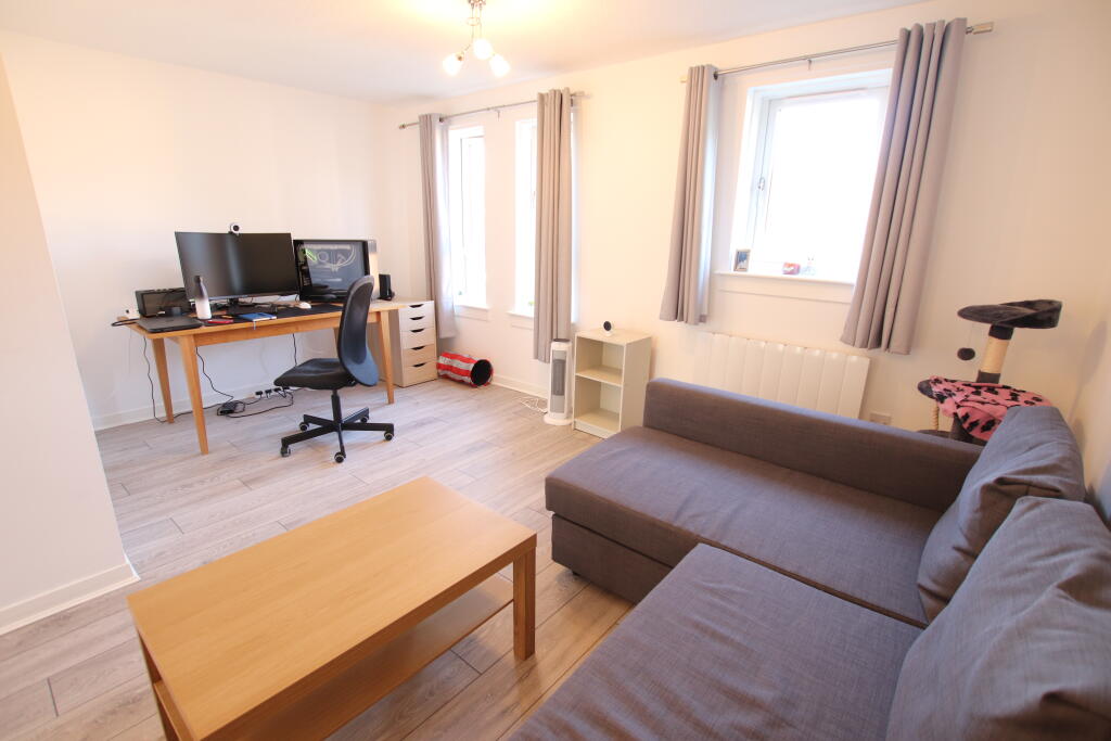 LOVELY ONE BEDROOM FLAT IN CARNARTHENSHIRE RoomsLocal image