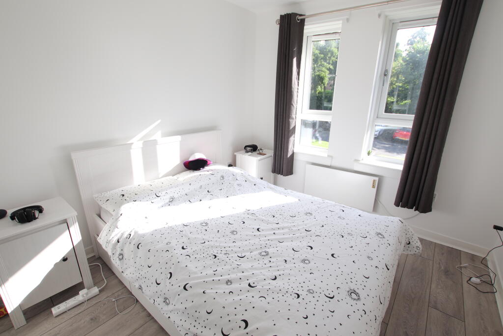 LOVELY ONE BEDROOM FLAT IN CARNARTHENSHIRE RoomsLocal image