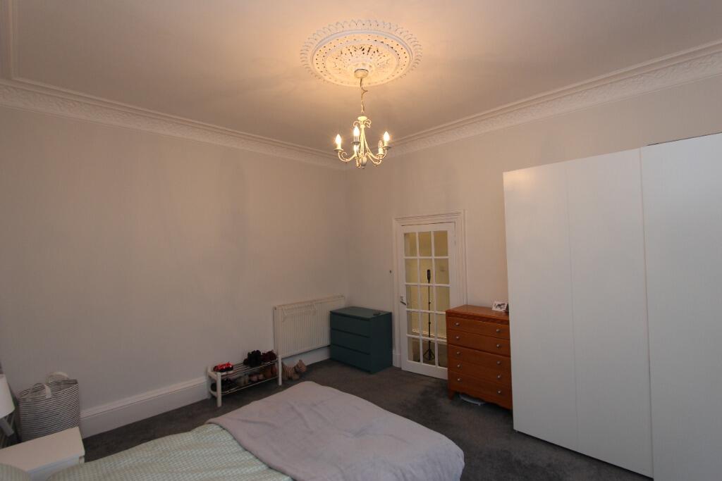 RECENT RENOVATED ONE BEDROOM FLAT IN LONDON RoomsLocal image