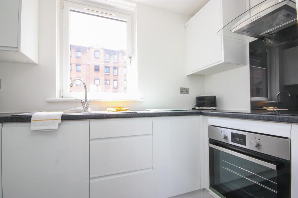 FANTASTIC ONE BEDROOM FLAT IN MANCHESTER RoomsLocal image