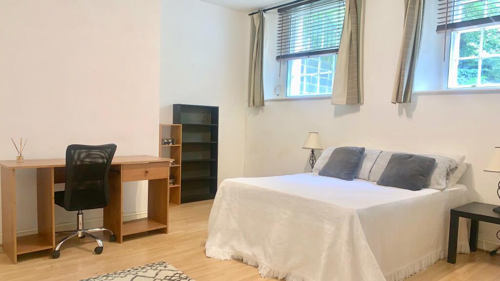 WELL PRESENTED ONE BEDROOM FLAT IN BRIGHTON RoomsLocal image