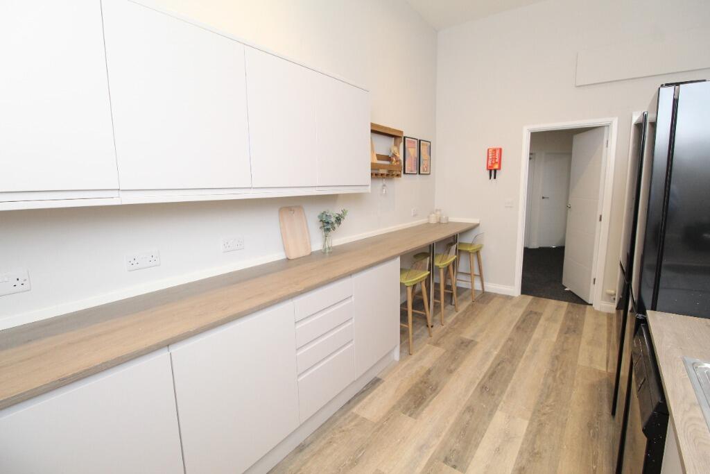 FURNISHED ONE BEDROOM FLAT IN BATH RoomsLocal image