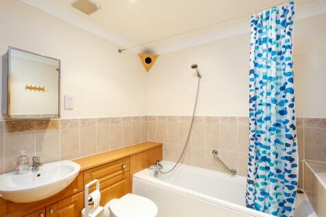 WELL PRESENTED ONE BEDROOM FLAT IN CAMBRIDGE RoomsLocal image