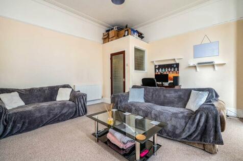 FIRST FLOOR FURNISHED ONE BEDROOM FLAT IN LEICESTER RoomsLocal image