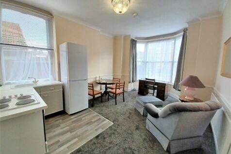 FURNISHED ONE BEDROOM FLAT IN STOKE-ON-TRENT RoomsLocal image