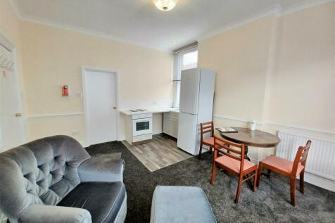 FURNISHED ONE BEDROOM FLAT IN STOKE-ON-TRENT RoomsLocal image