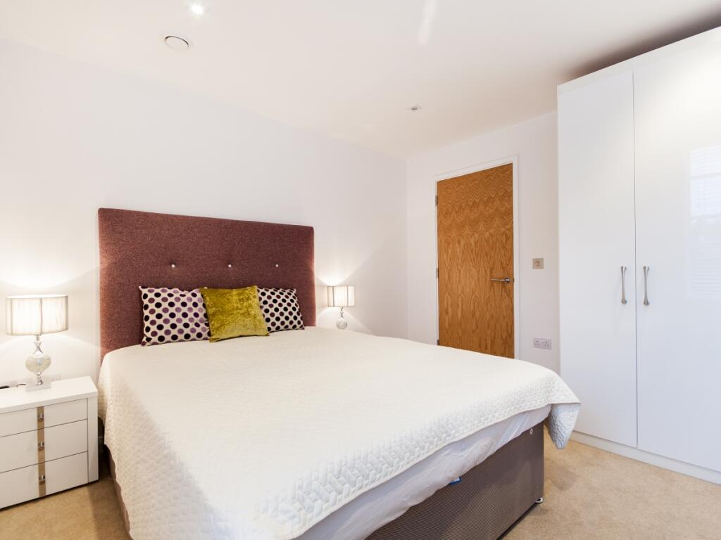 FLOOR ONE BEDROOM FLAT IN OXFORD RoomsLocal image
