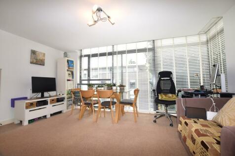 SPACIOUS BEDROOM FLAT IN ST ALBANS RoomsLocal image