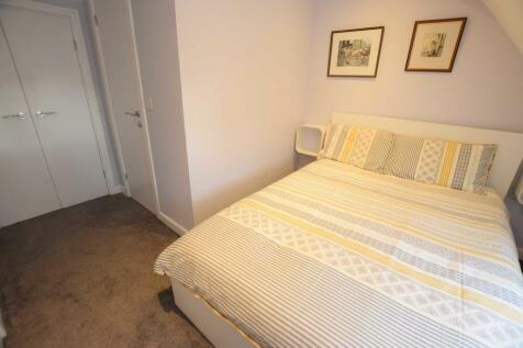 WELL PRESENTED FURNISHED BEDROOM FLAT IN LINCOLN RoomsLocal image