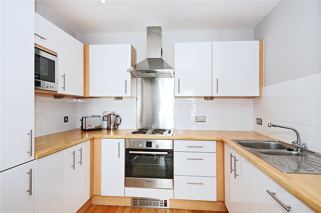 SPACIOUS AND GOOD LOOKING ONE BEDROOM FLAT IN MANCHESTER RoomsLocal image