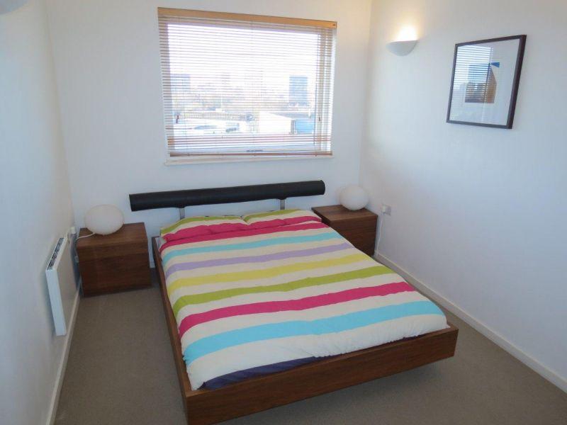 1 BEDROOM FLAT IN CRAWLEY RoomsLocal image