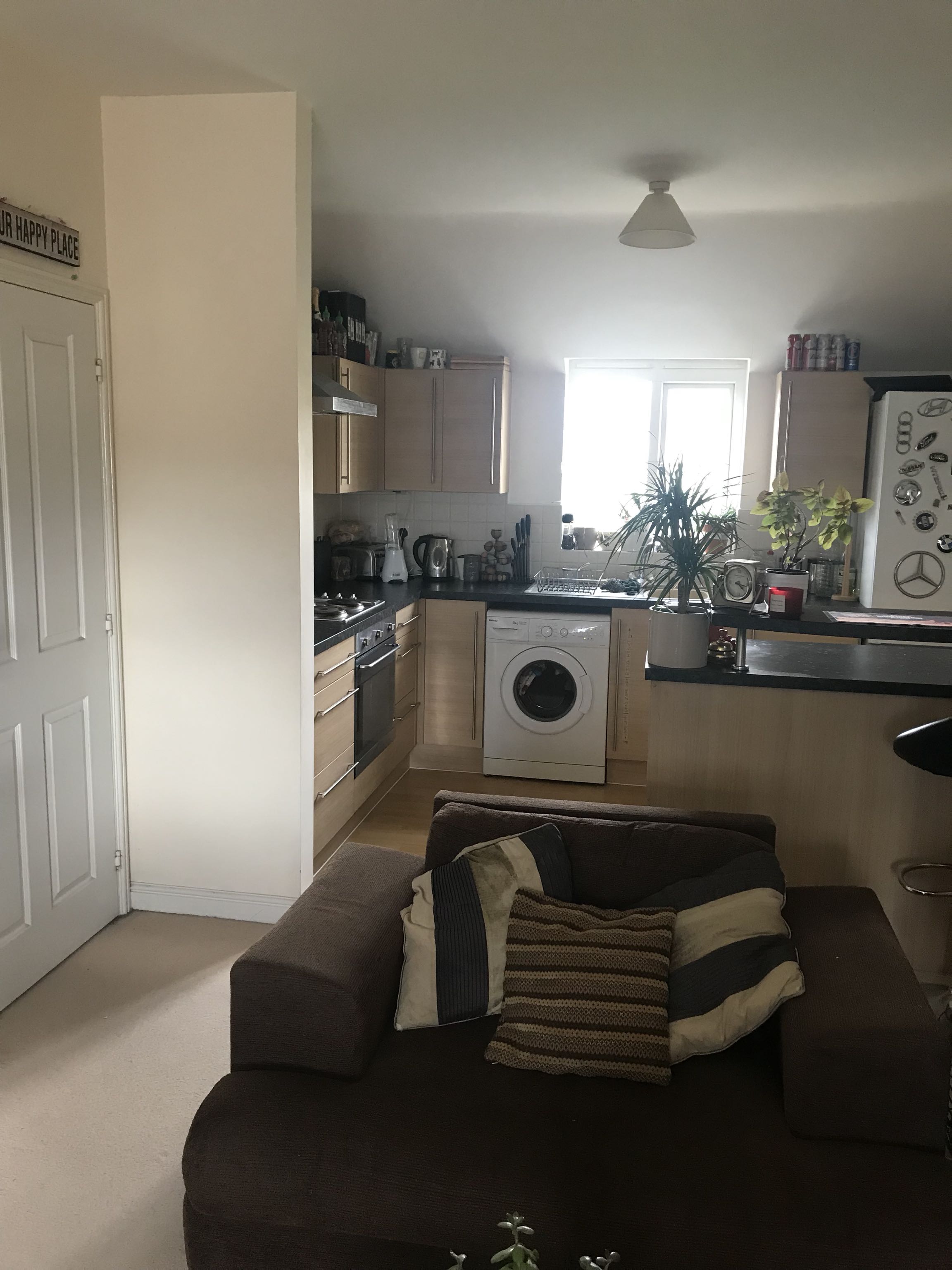 Double Room To Rent In Flat Shared Living  RoomsLocal image