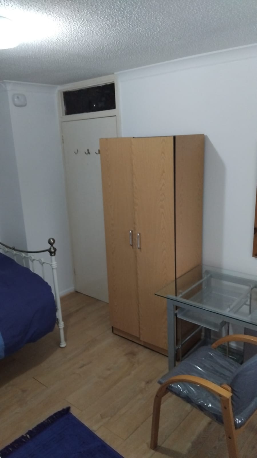Outstanding Spacious Room in Canning Town RoomsLocal image