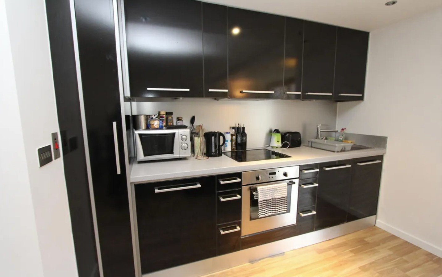 DOUBLE BEDROOM AVAILABLE IN A TWO BEDROOM FLAT RoomsLocal image