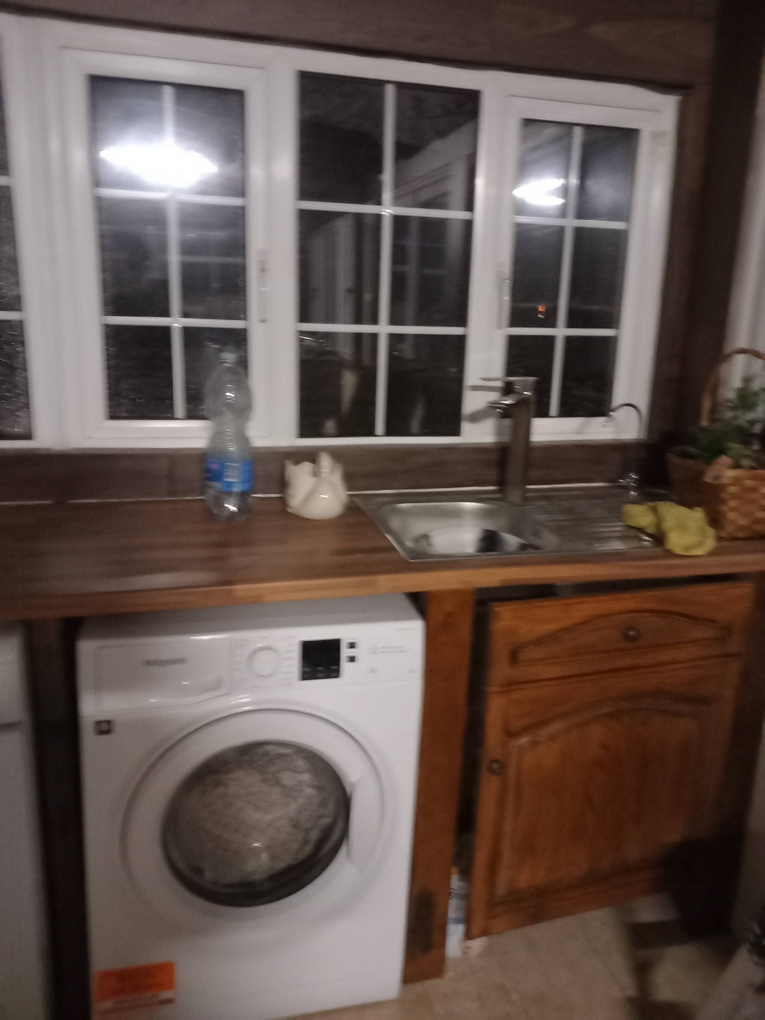 good size room for 1 person, all bills included RoomsLocal image