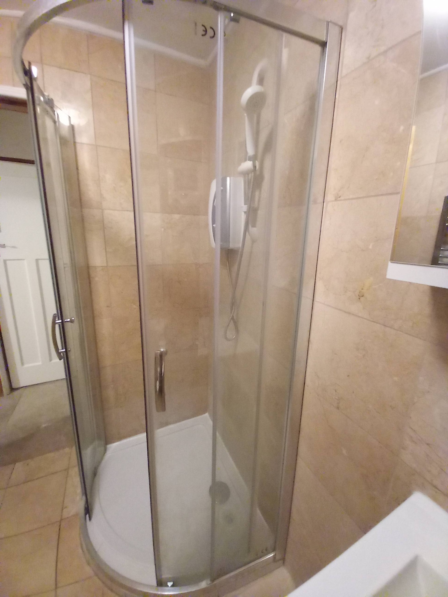 good size room for 1 person, all bills included RoomsLocal image