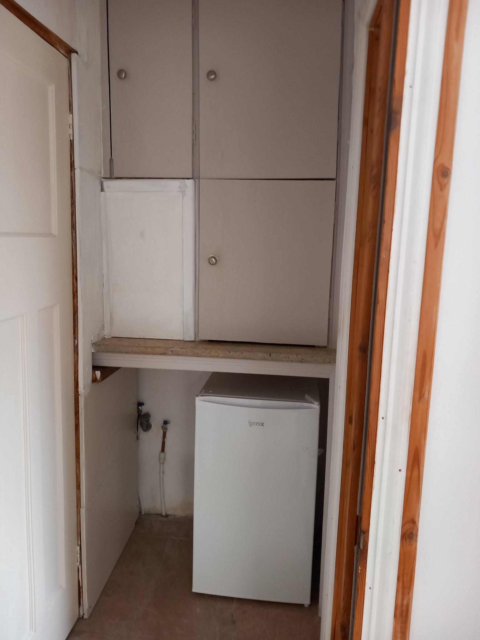 good size room for 1 person, all bills included RoomsLocal image