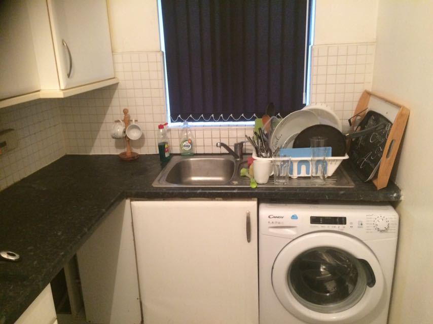 Two Bedrooms Available Shared House RoomsLocal image