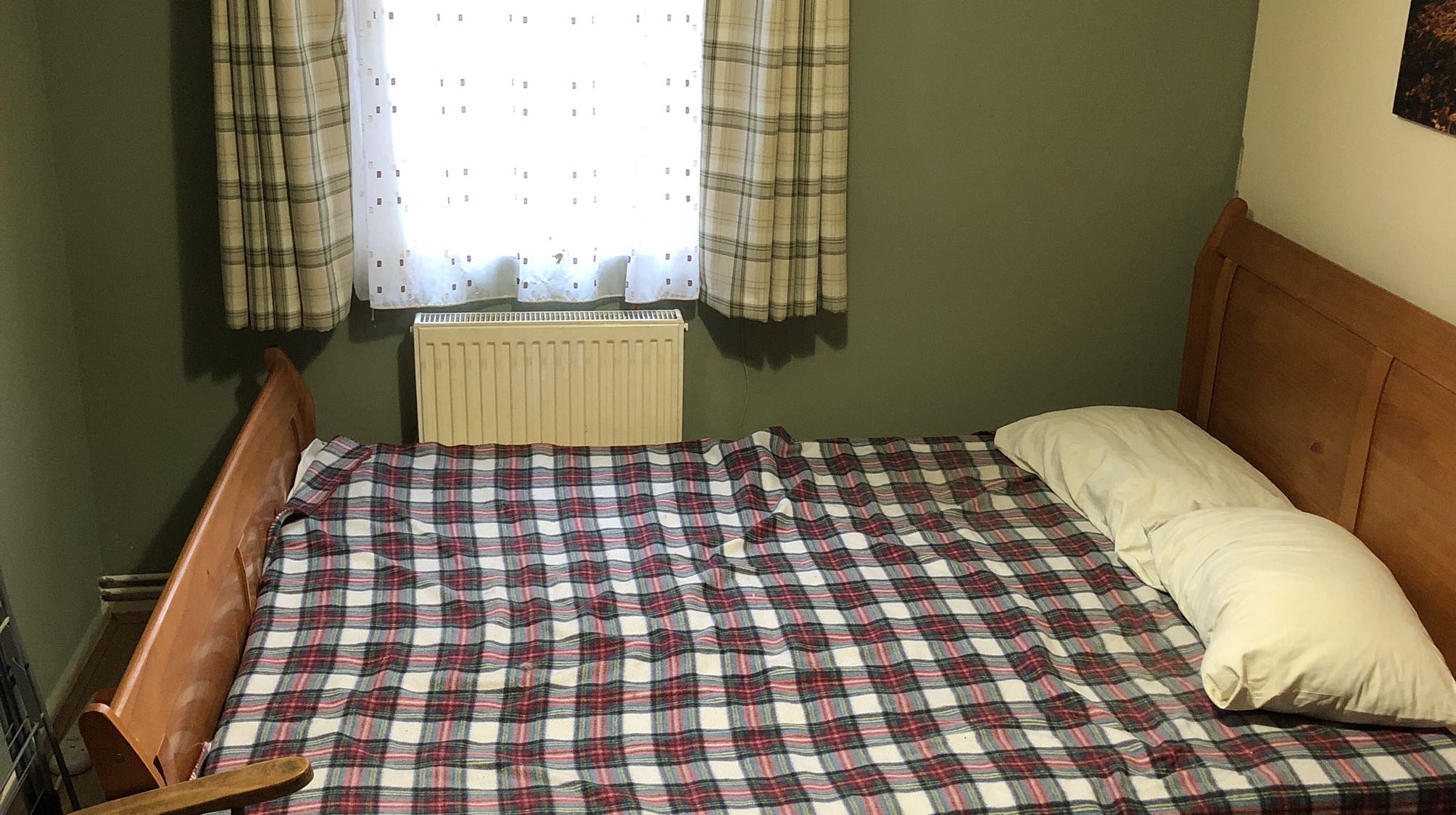 1 Double Bedroom Semi Furnished Northampton RoomsLocal image