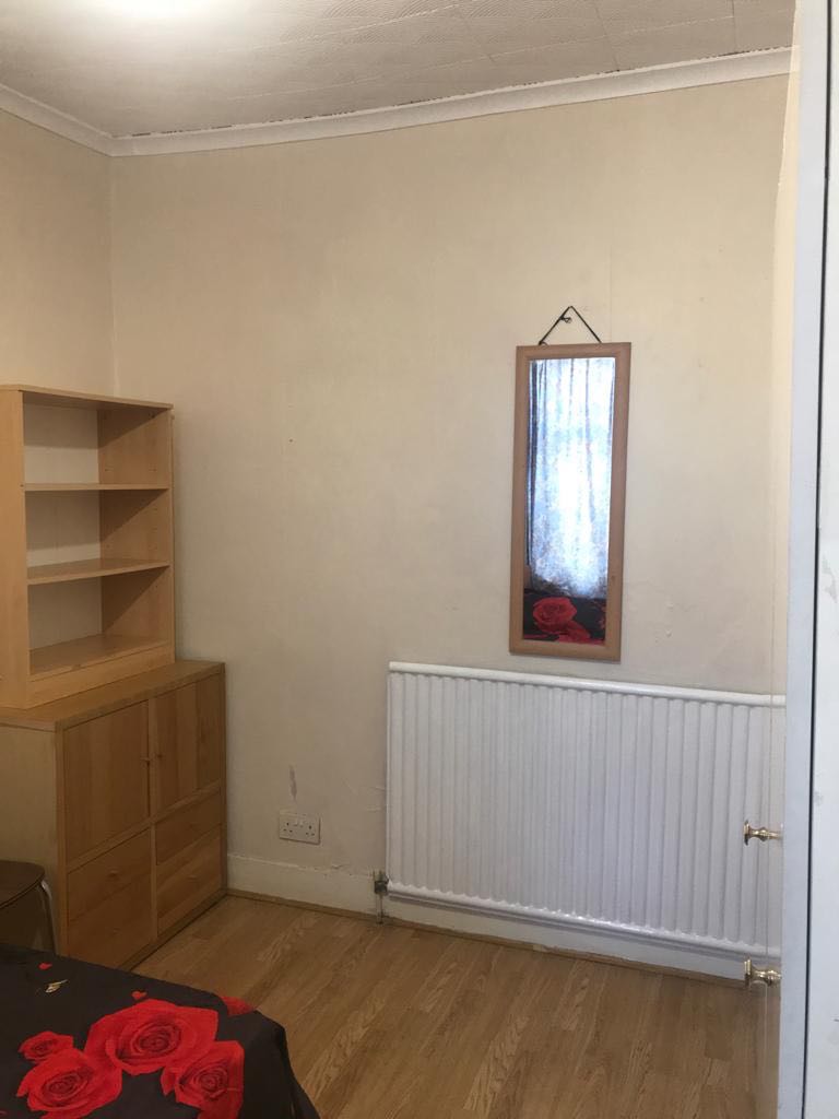 1bhk For Rent At Eastham Barking Road RoomsLocal image