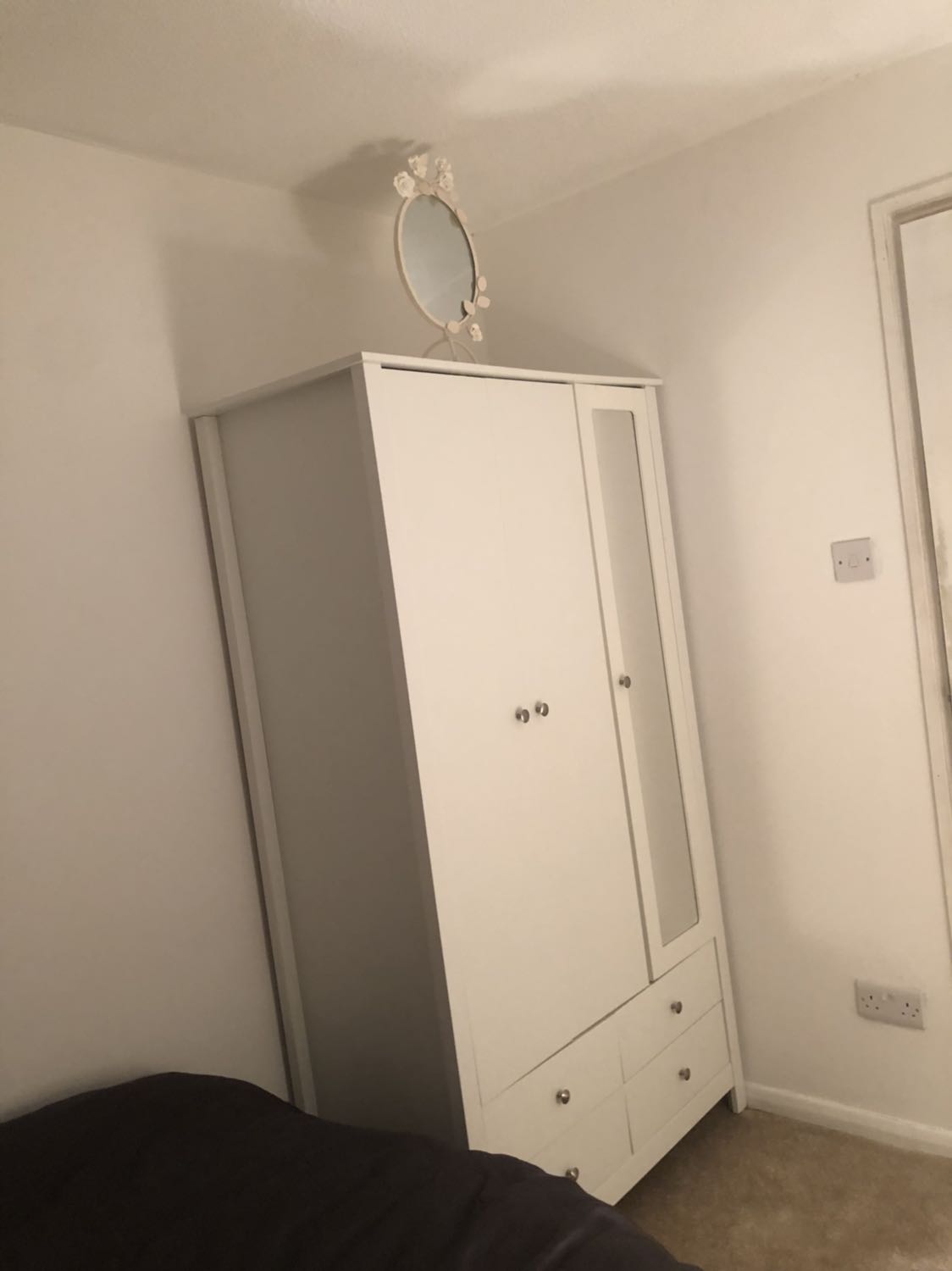Single And Double Rooms For Rent  RoomsLocal image