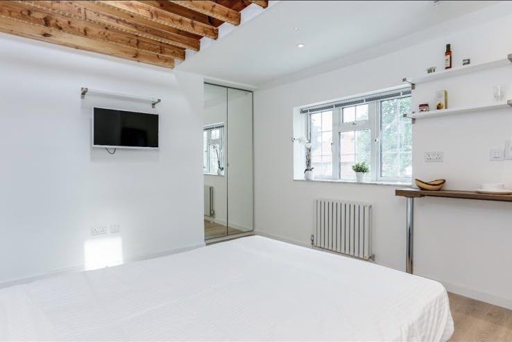 Stunning Double/single Bedsit RoomsLocal image