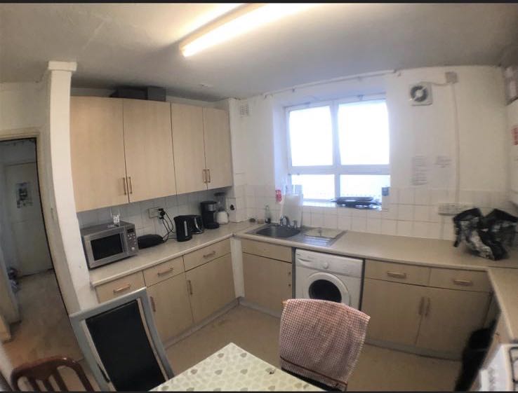 Double/twin Bedroom In Canning Town RoomsLocal image