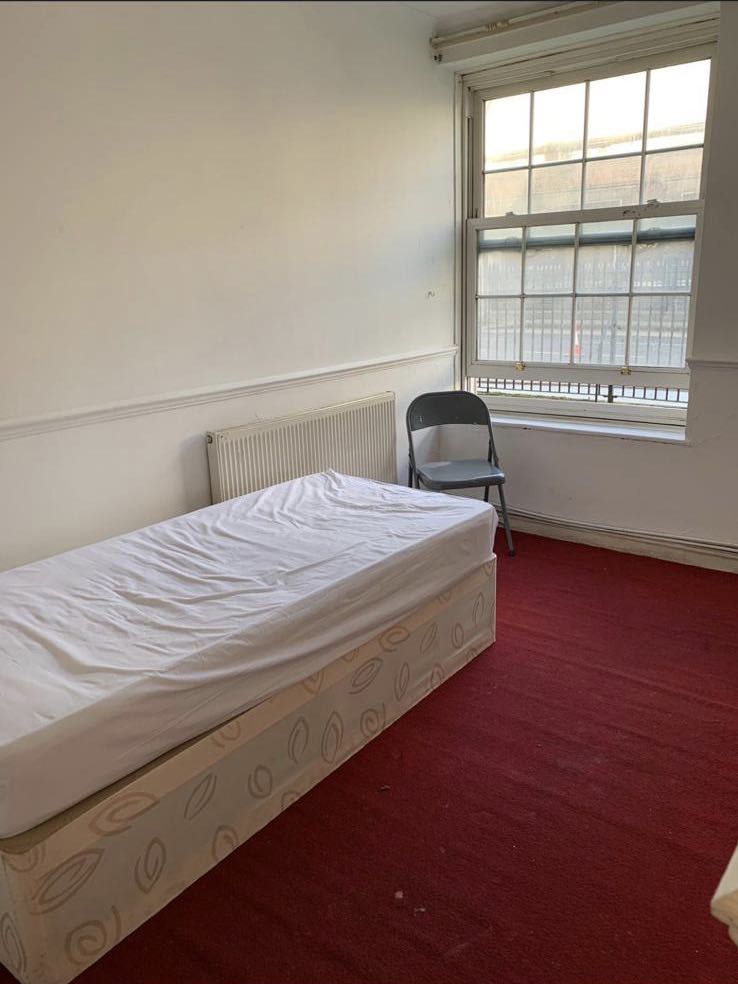 Single Bedroom In Bow Church  RoomsLocal image