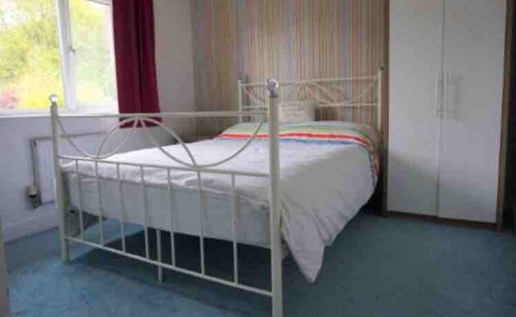 x1 double room available RoomsLocal image