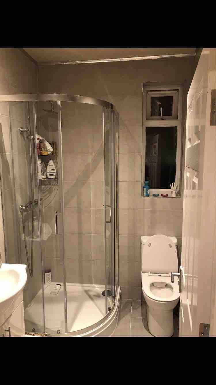 Double room in Hanger Lane RoomsLocal image