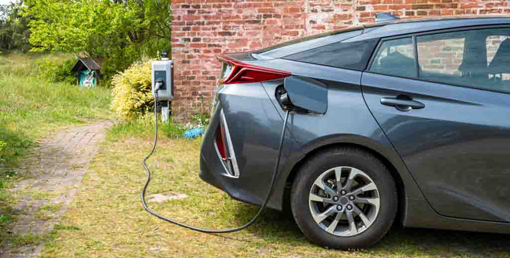 LATEST: Ministers dig deep to fund charging points for renters’ electric cars - https://roomslocal.co.uk/blog/latest-ministers-dig-deep-to-fund-charging-points-for-renters-electric-cars #ministers #deep #fund #charging #points