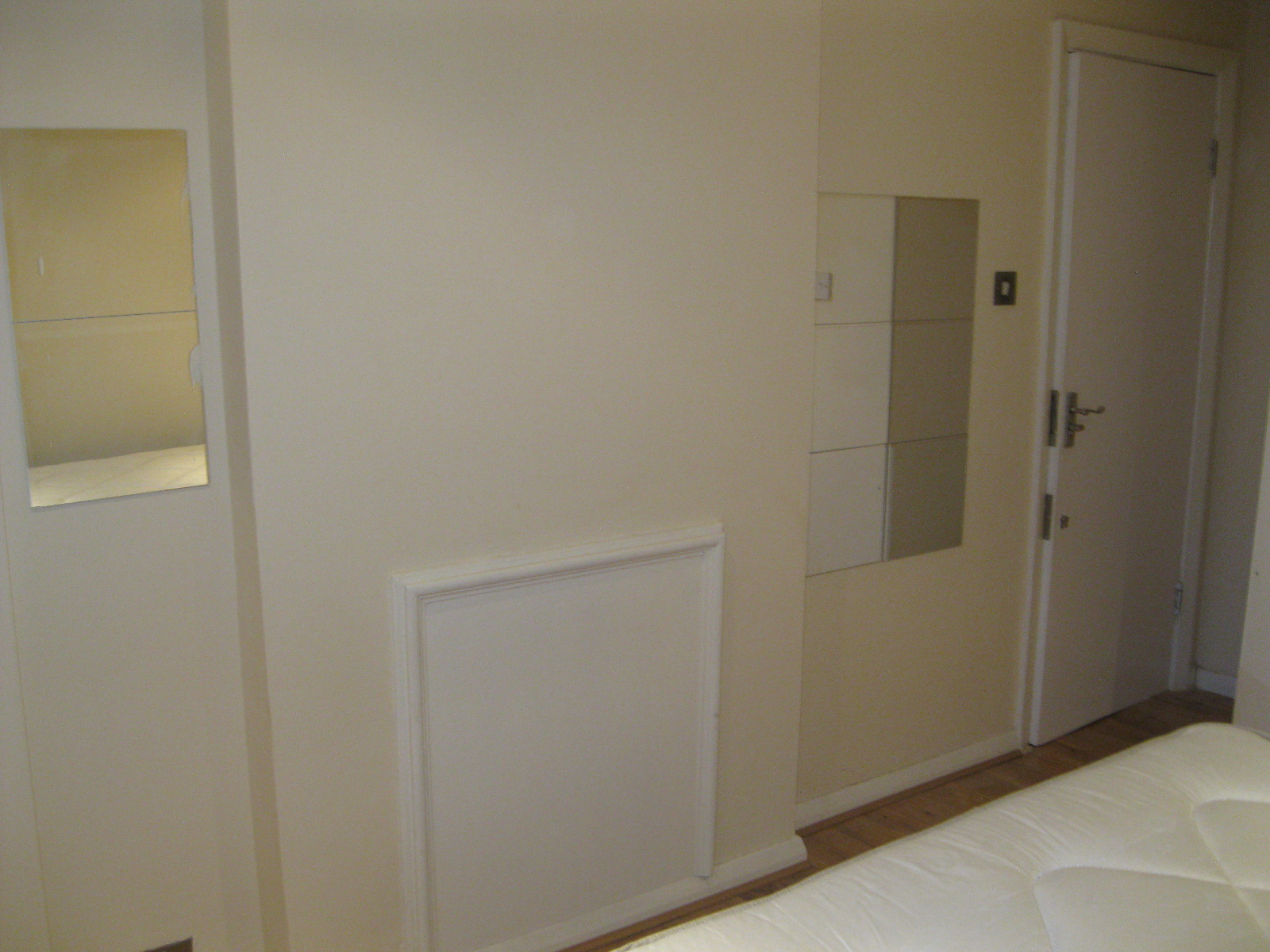 double room with own bathroom RoomsLocal image