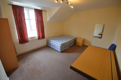 Shared flat en-suite double bedroom RoomsLocal image
