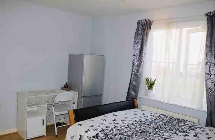 Double Ensuite -professional female/couple RoomsLocal image