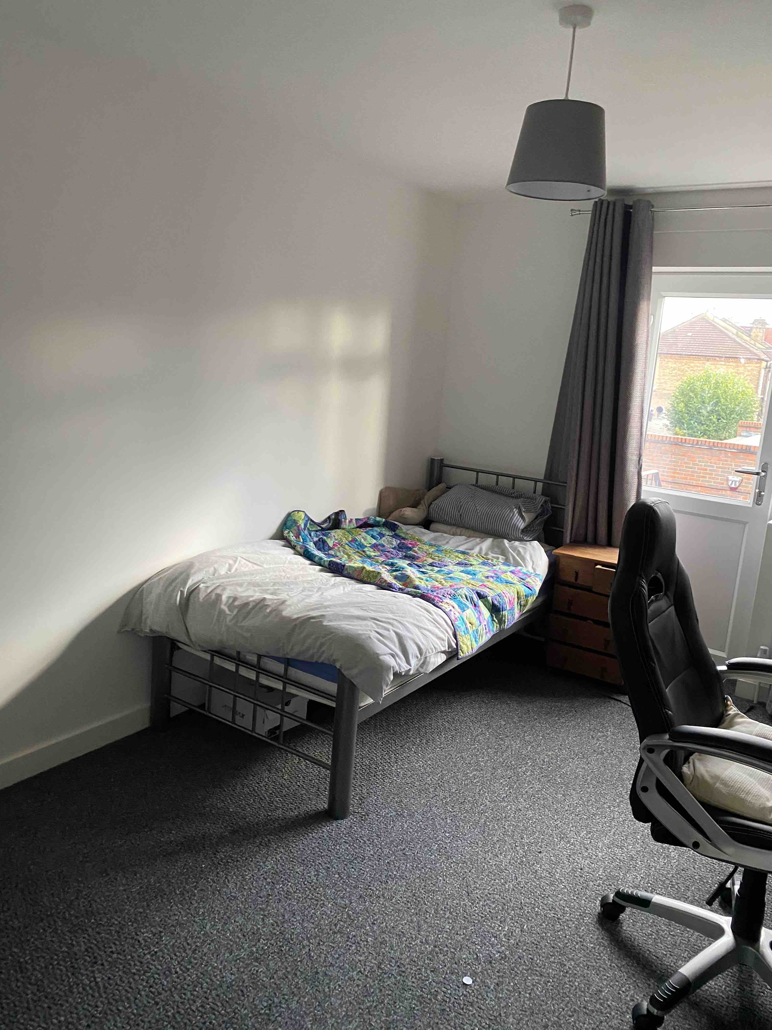 2 bed flatshare w.13 RoomsLocal image
