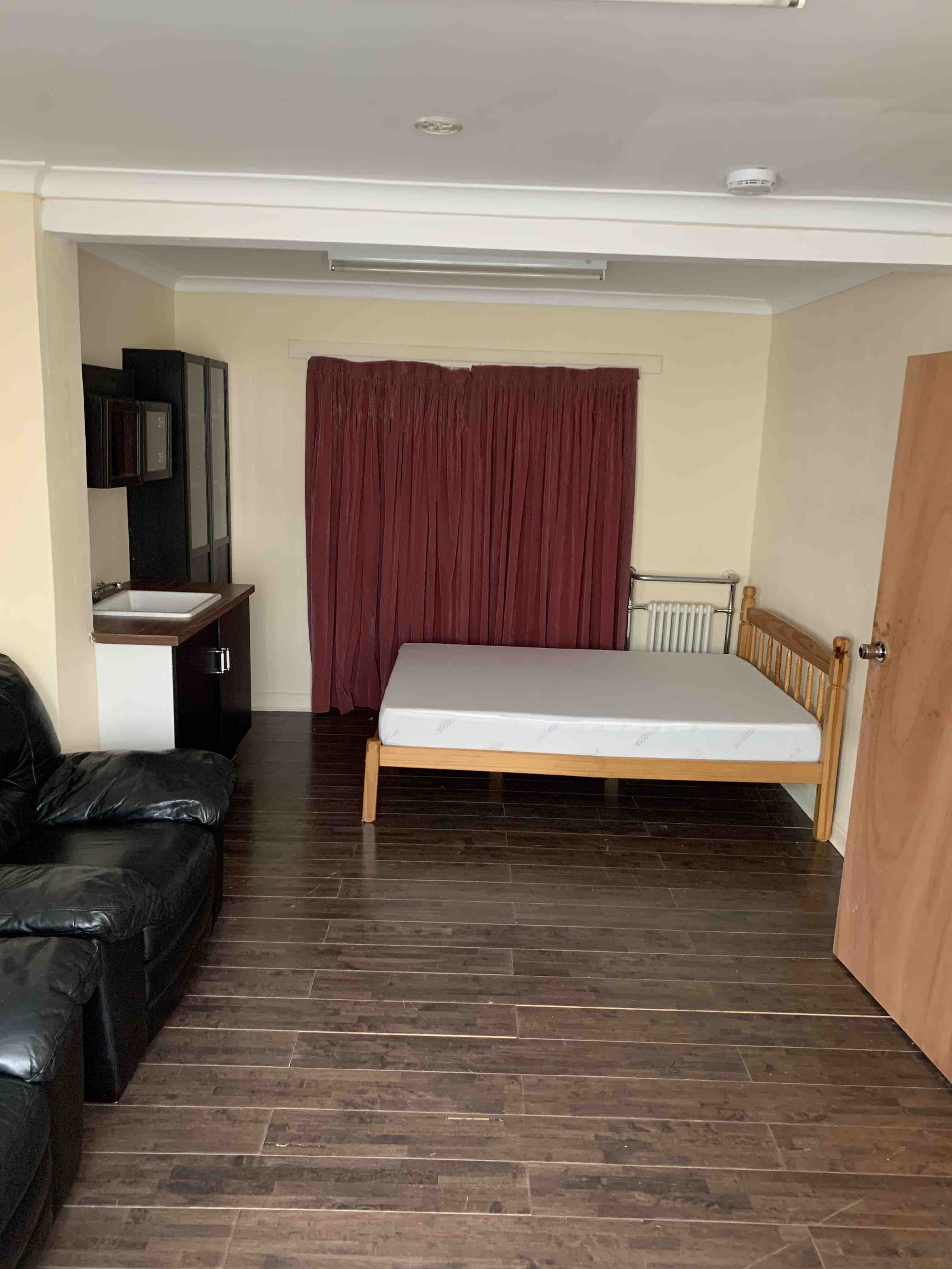 Double bedroom in Twickenham RoomsLocal image