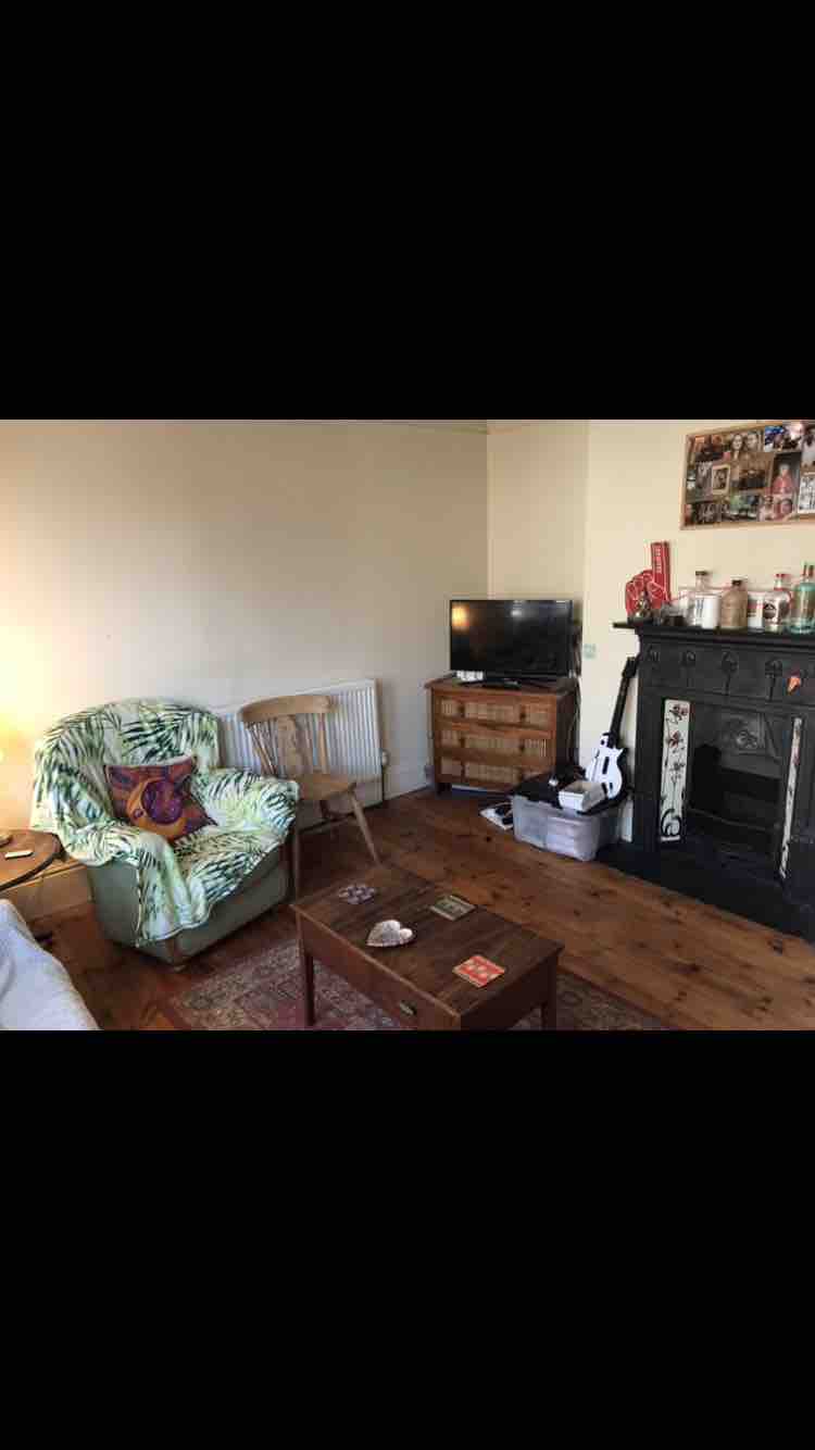 Housemate needed for a double room! RoomsLocal image