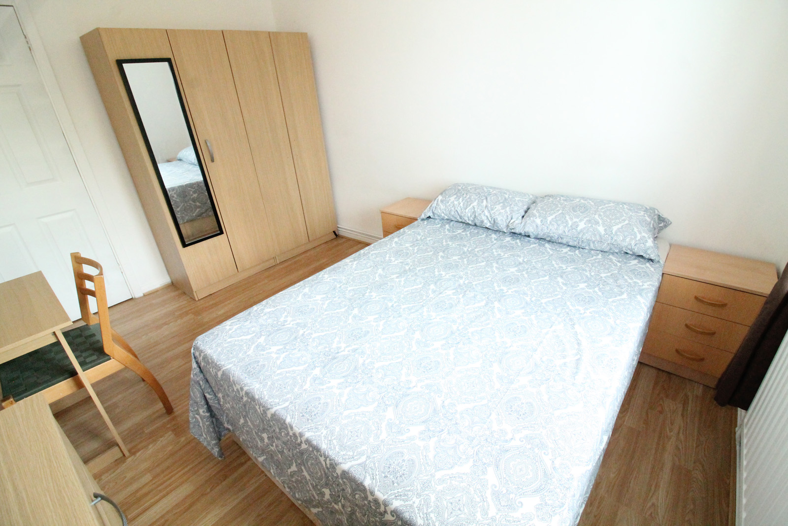 Fantastic two bedroom flat-share RoomsLocal image