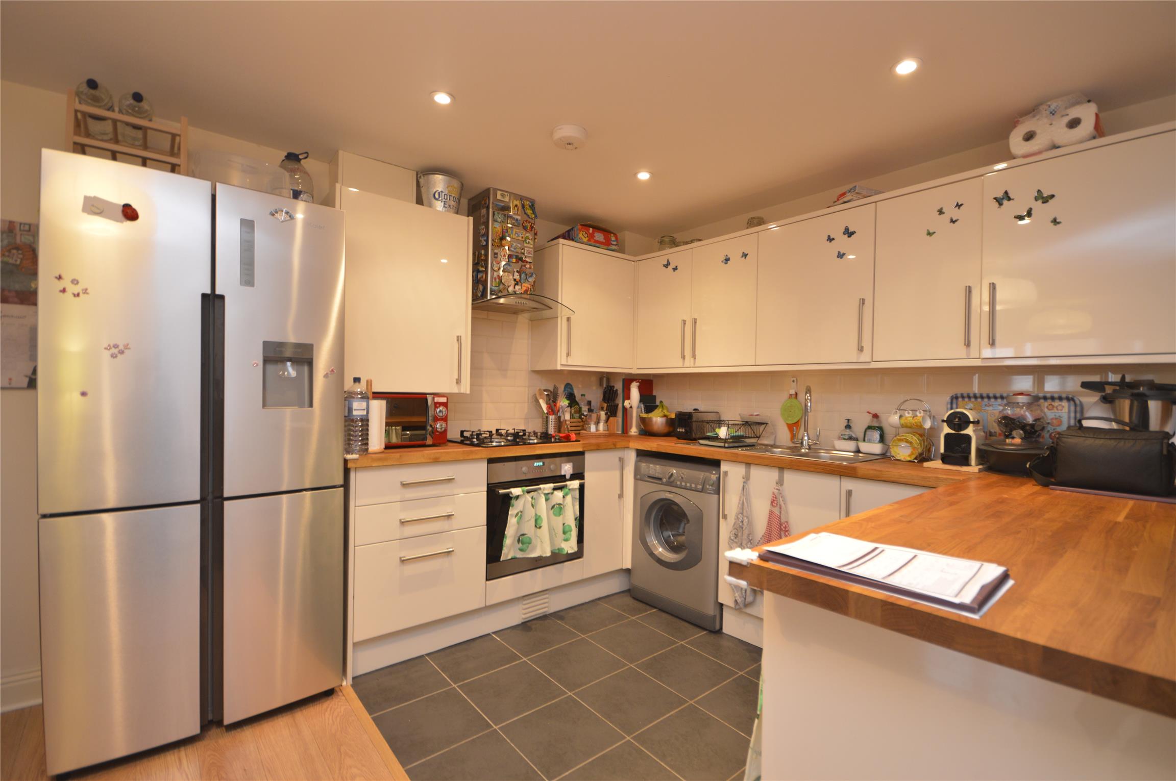 This lovely 2 bedroom property based in the heart of Clapham RoomsLocal image