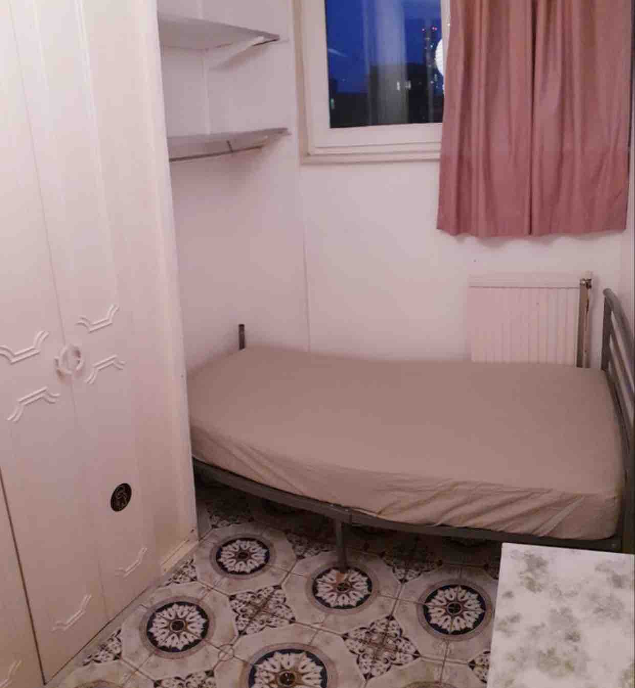 Lovely Double Bedroom in Old Street (N1) RoomsLocal image