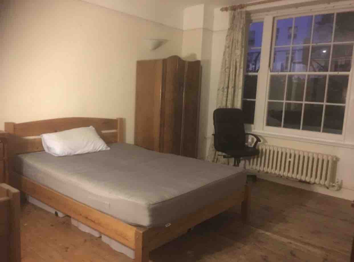 Lovely Double room in Victoria RoomsLocal image
