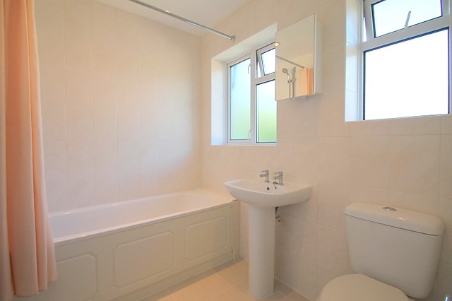 Fantastic location flat sharing in Kentish Town London RoomsLocal image