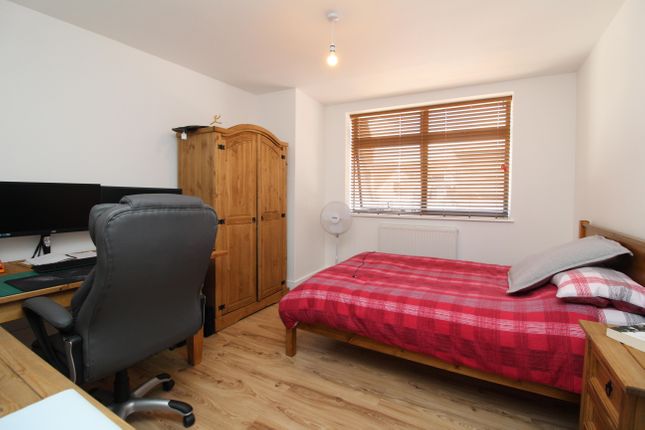 A one bedroom flat RoomsLocal image